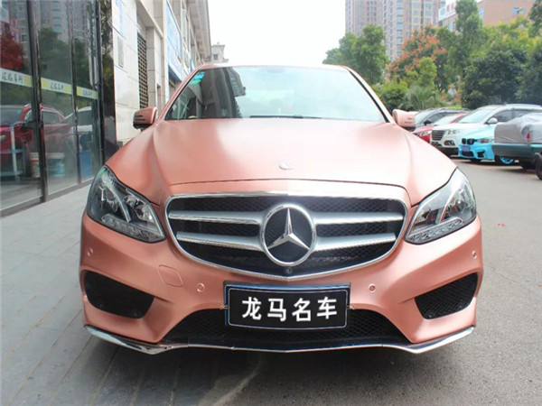 奔馳E級(jí)全車(chē)改色貼膜，電光玫瑰金。